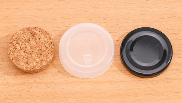 Wooden stoppers / PE plastic caps / Tinplate caps